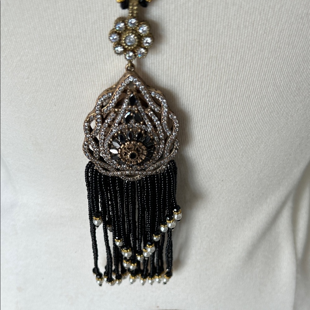 Pendant necklace pearls and jet beads